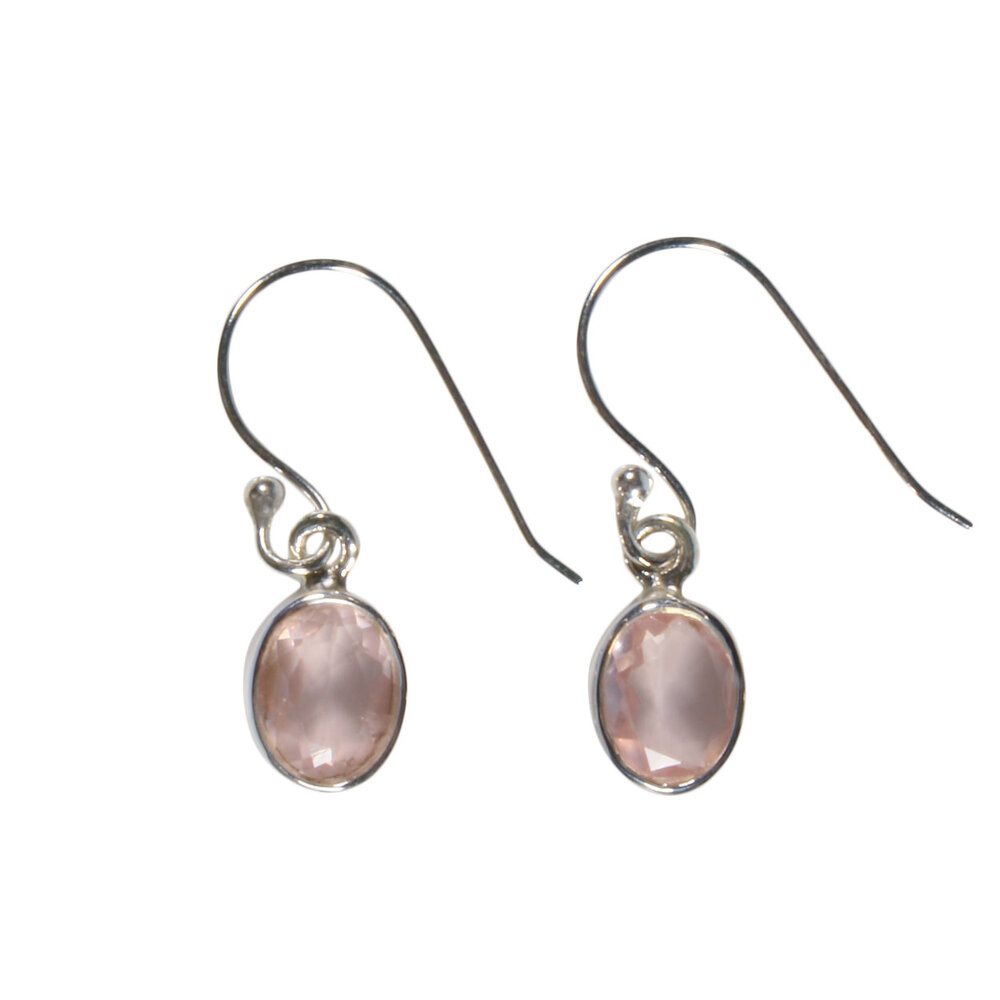 Zilveren oorbellen rozenkwarts | ovaal facet 9 x 7 mm Zilveren oorbellen rozenkwarts | ovaal facet 9 x 7 mm