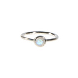 Zilveren ring maansteen (regenboog) maat 18 | rond facet 5 mm Zilveren ring maansteen (regenboog) maat 18 | rond facet 5 mm
