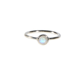Zilveren ring maansteen (regenboog) maat 18 | rond facet 5 mm Zilveren ring maansteen (regenboog) maat 18 | rond facet 5 mm