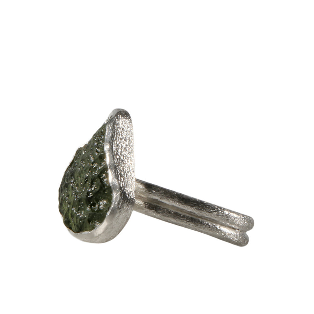 Zilveren ring moldaviet maat 19 1/2 | druppel ruw 1,6 x 1,3 cm Zilveren ring moldaviet maat 19 1/2 | druppel ruw 1,6 x 1,3 cm