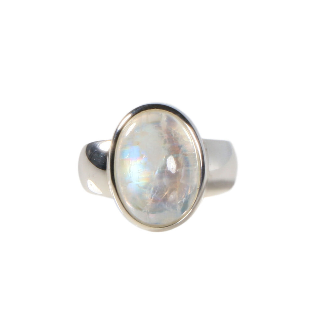 Zilveren ring maansteen (regenboog) maat 18 | ovaal 1,5 x 1,1 cm Zilveren ring maansteen (regenboog) maat 18 | ovaal 1,5 x 1,1 cm