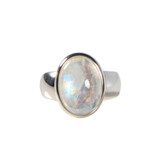 Zilveren ring maansteen (regenboog) maat 18 | ovaal 1,5 x 1,1 cm Zilveren ring maansteen (regenboog) maat 18 | ovaal 1,5 x 1,1 cm