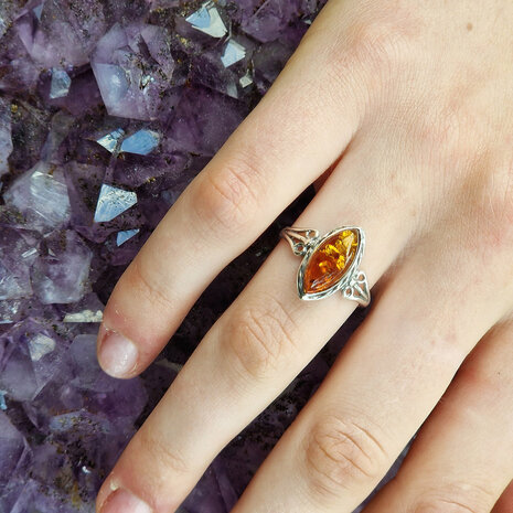 Zilveren ring barnsteen maat 18 | markies 13 x 6 mm Zilveren ring barnsteen maat 18 | markies 13 x 6 mm