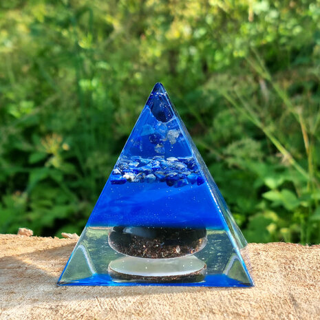 Orgonite piramide azuriet en lapis lazuli | 7,3 cm
