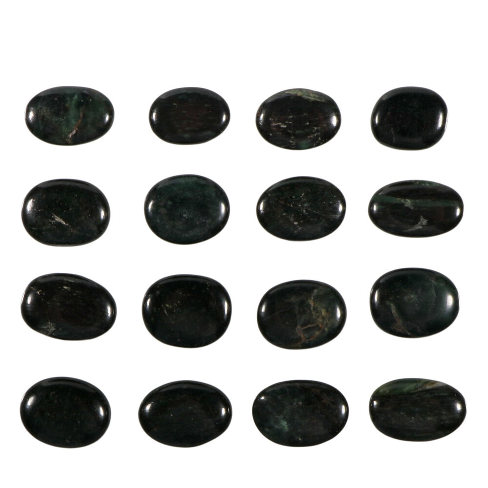 Jade (zwart) steen plat gepolijst klein Jade (zwart) steen plat gepolijst klein