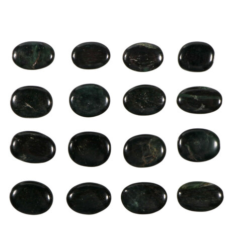 Jade (zwart) steen plat gepolijst klein Jade (zwart) steen plat gepolijst klein