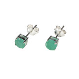 Zilveren oorstekers smaragd | rond facet gezet 5 mm