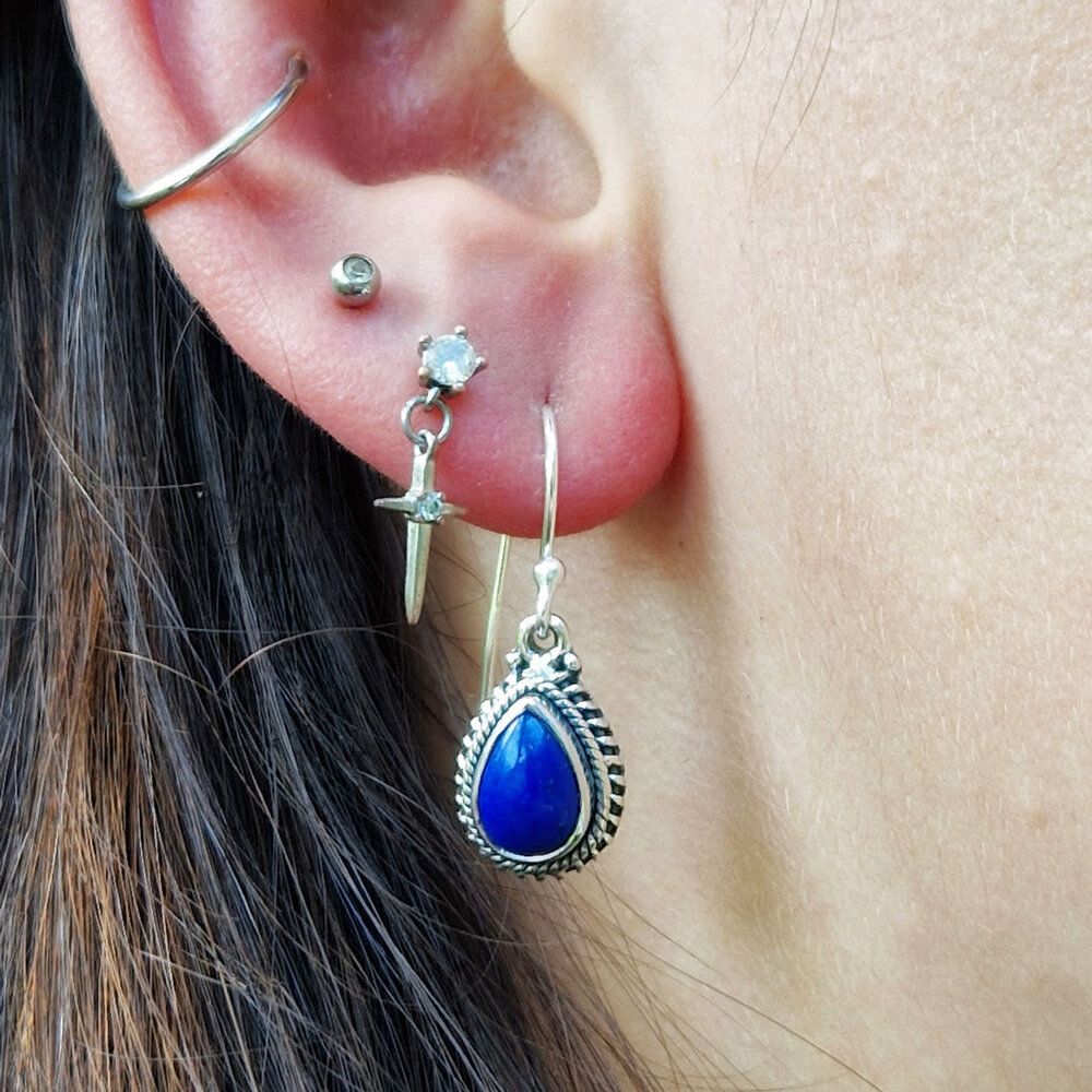 Zilveren oorbellen lapis lazuli | druppel ribbelrand Zilveren oorbellen lapis lazuli | druppel ribbelrand