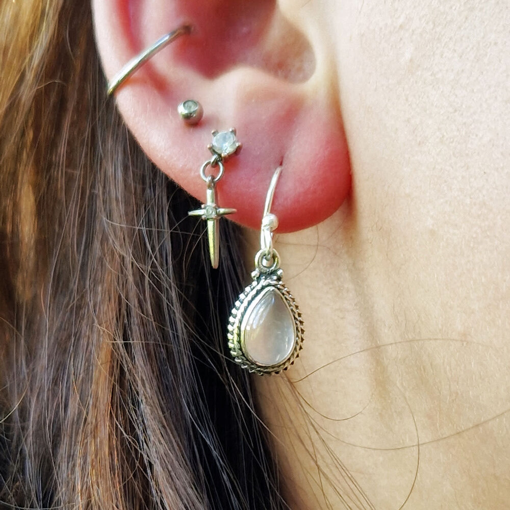 Zilveren oorbellen rozenkwarts | druppel ribbelrand Zilveren oorbellen rozenkwarts | druppel ribbelrand