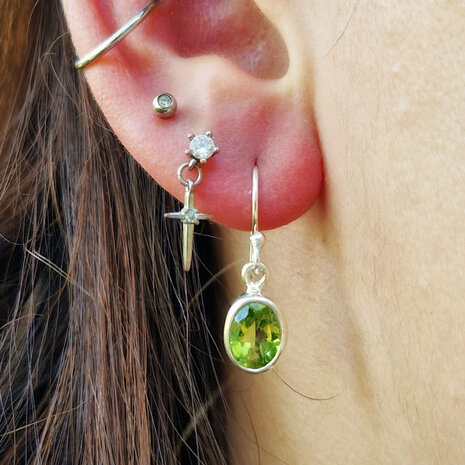 Zilveren oorbellen peridoot | ovaal facet 9 x 7 mm Zilveren oorbellen peridoot | ovaal facet 9 x 7 mm