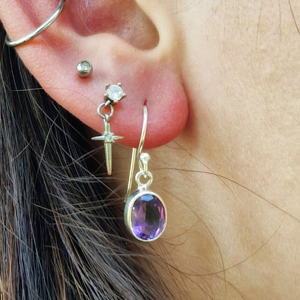 Zilveren oorbellen amethist | ovaal facet 9 x 7 mm Zilveren oorbellen amethist | ovaal facet 9 x 7 mm