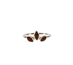 Zilveren ring granaat maat 18 1/2 | 3 markies geslepen stenen Zilveren ring granaat maat 18 1/2 | 3 markies geslepen stenen