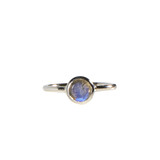 Zilveren ring labradoriet maat 16 | rond facet 6 mm Zilveren ring labradoriet maat 16 | rond facet 6 mm