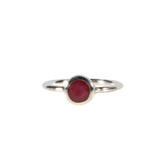 Zilveren ring robijn maat 18 | rond facet 6 mm Zilveren ring robijn maat 18 | rond facet 6 mm
