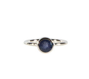 Zilveren ring saffier maat 18 1/2 | rond facet 6 mm Zilveren ring saffier maat 18 1/2 | rond facet 6 mm