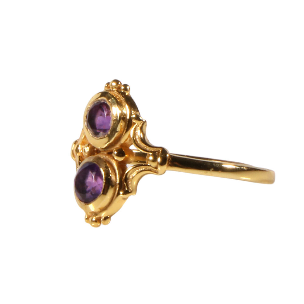 Vergulde ring amethist maat 18 | opengewerkt 2 facet stenen