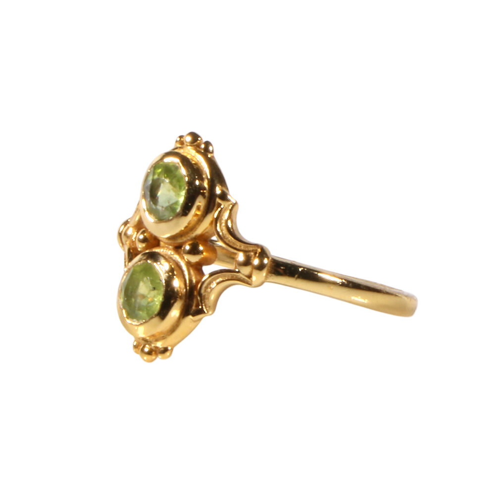 Vergulde ring peridoot maat 17 | opengewerkt 2 facet stenen