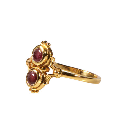 Vergulde ring robijn maat 19 | opengewerkt 2 facet stenen Vergulde ring robijn maat 19 | opengewerkt 2 facet stenen