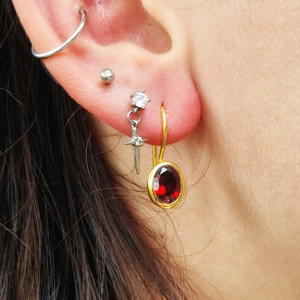 Gold filled oorbellen granaat | ovaal facet 8 x 6 mm Gold filled oorbellen granaat | ovaal facet 8 x 6 mm