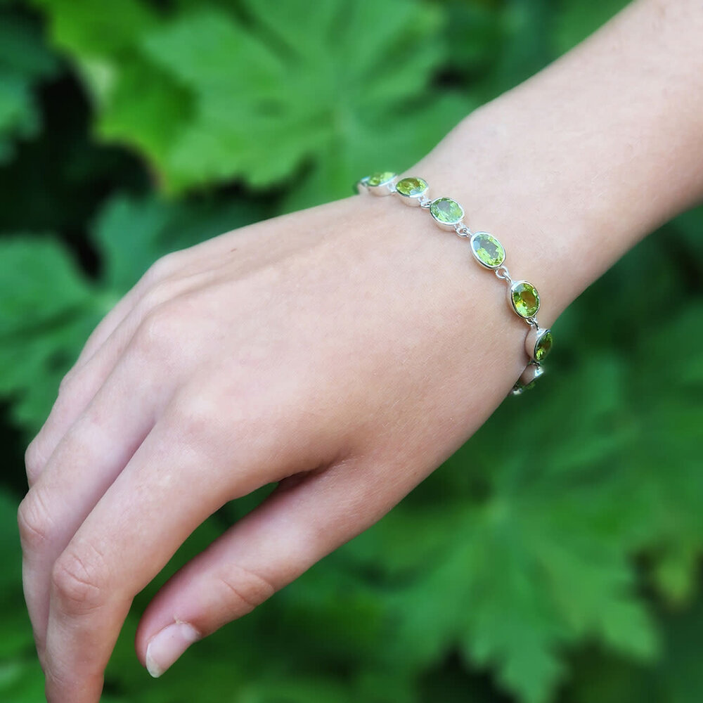 Zilveren armband peridoot ovaal facet 8 x 6 mm Zilveren armband peridoot ovaal facet 8 x 6 mm