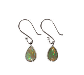 Zilveren oorbellen opaal (edel) | druppel 8 x 6 mm Zilveren oorbellen opaal (edel) | druppel 8 x 6 mm