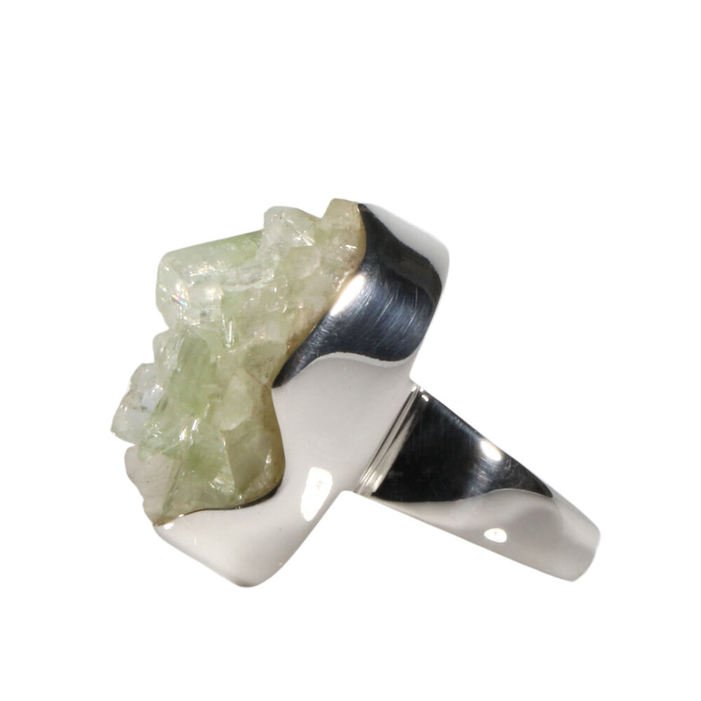 Zilveren ring apofylliet (groen) maat 18 | ruw 2,7 x 1,5 cm Zilveren ring apofylliet (groen) maat 18 | ruw 2,7 x 1,5 cm