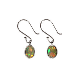 Zilveren oorbellen opaal (edel) | ovaal facet 7 x 5 mm Zilveren oorbellen opaal (edel) | ovaal facet 7 x 5 mm