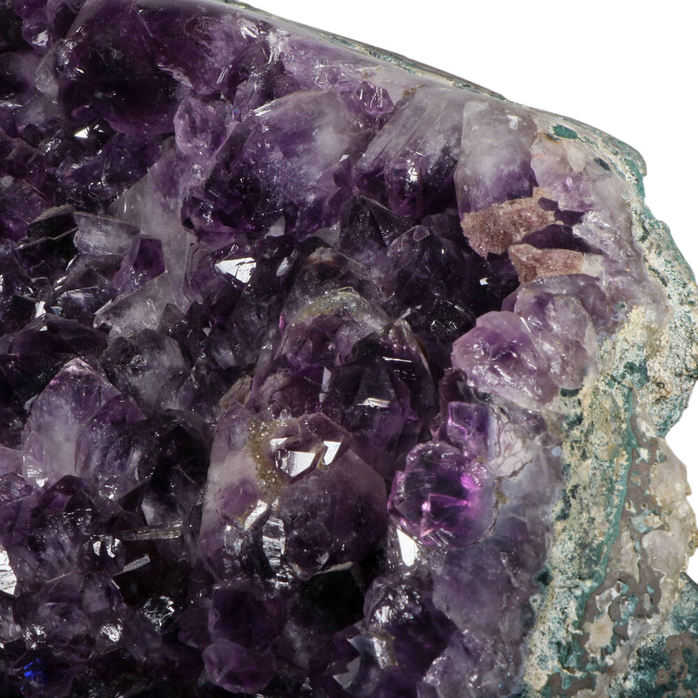 Amethist geode op standaard 28 x 28 x 15 cm | 16,38 kg Amethist geode op standaard 28 x 28 x 15 cm | 16,38 kg