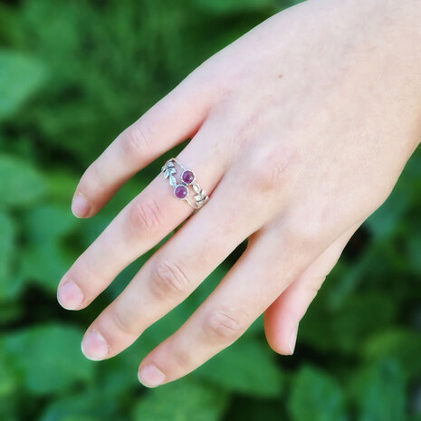 Zilveren ring amethist maat 18 | blaadjes 2 stenen
