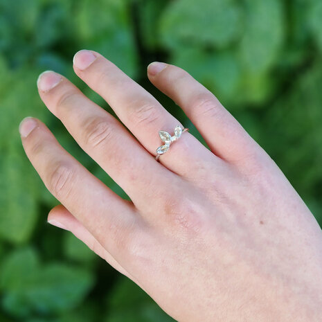 Zilveren ring bergkristal maat 18 | 3 markies geslepen stenen Zilveren ring bergkristal maat 18 | 3 markies geslepen stenen