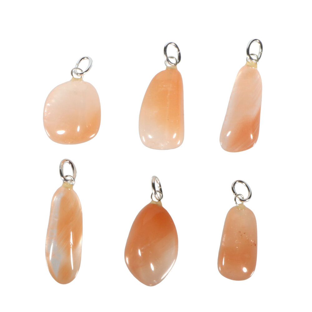 Calciet (rood) hanger met zilveren oogje Calciet (rood) hanger met zilveren oogje