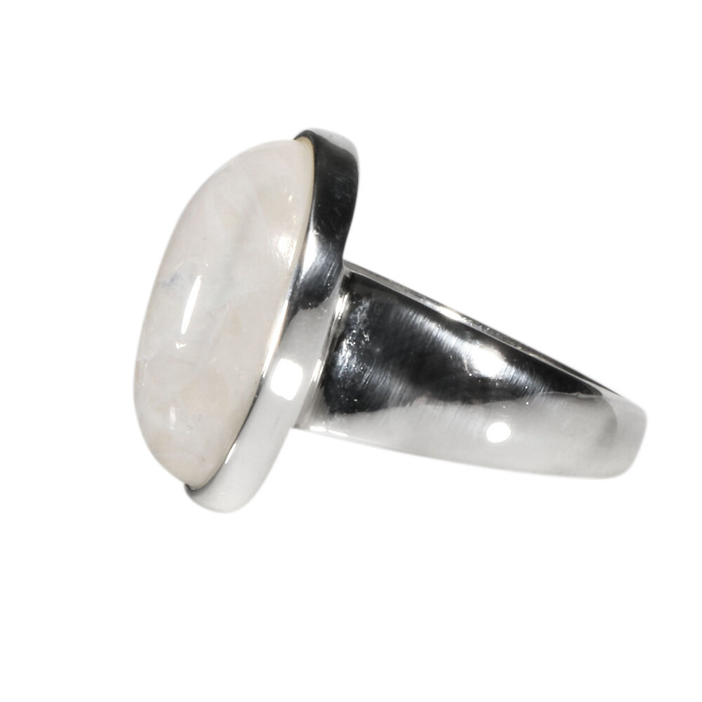 Zilveren ring maansteen (regenboog) maat 17 1/2 | ovaal 1,7 x 1,1 cm Zilveren ring maansteen (regenboog) maat 17 1/2 | ovaal 1,7 x 1,1 cm