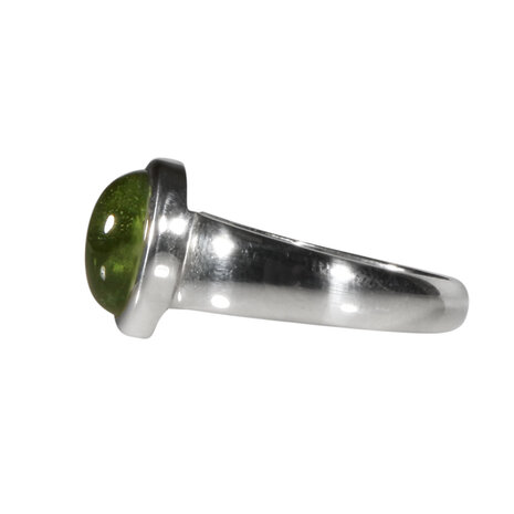 Zilveren ring peridoot maat 18 1/2 | ovaal 1 x 0,7 cm Zilveren ring peridoot maat 18 1/2 | ovaal 1 x 0,7 cm