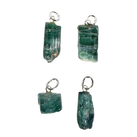 Indigoliet (blauwe toermalijn) hanger kristal met zilveren oogje Indigoliet (blauwe toermalijn) hanger kristal met zilveren oogje