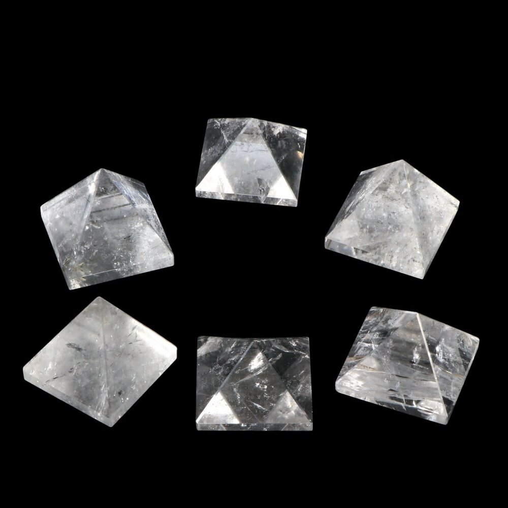 Bergkristal piramide 3,9 - 4,3 cm Bergkristal piramide 3,9 - 4,3 cm