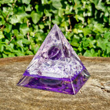Orgonite piramide amethist10,5 x 10,5 x 10,5 cm | 382 gram
