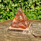 Orgonite piramide jaspis (rood) 12 x 12 x 12 cm | 752 gram