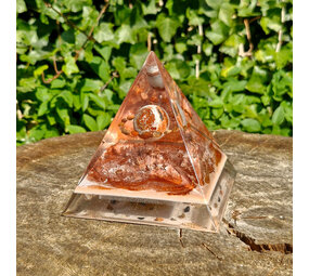Orgonite piramide jaspis (rood) 12 x 12 x 12 cm | 752 gram