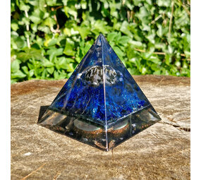 Orgonite piramide sodaliet 10,5 x 10,5 x 10,5 cm | 460 gram Orgonite piramide sodaliet 10,5 x 10,5 x 10,5 cm | 460 gram