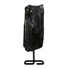 Toermalijn (zwart) ruw op standaard 16,5 x 7,5 x 6,5 cm | 1797 gram Toermalijn (zwart) ruw op standaard 16,5 x 7,5 x 6,5 cm | 1797 gram