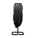 Toermalijn (zwart) ruw op standaard 17 x 8 x 6 cm | 1876 gram Toermalijn (zwart) ruw op standaard 17 x 8 x 6 cm | 1876 gram
