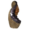 Amethist cluster met calciet kristal staand 38,5 x 25 x 13 cm | 14 kg Amethist cluster met calciet kristal staand 38,5 x 25 x 13 cm | 14 kg