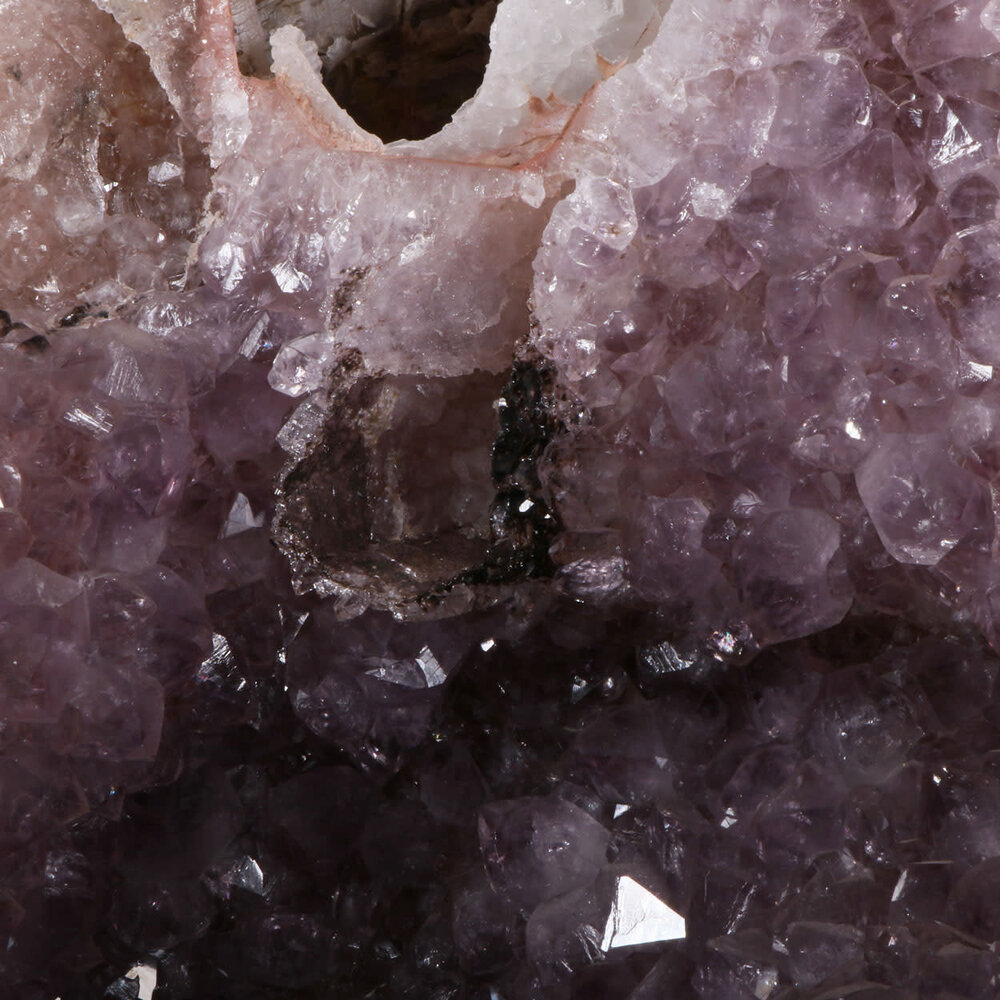 Amethist met golden healer en rookkwarts geode staand 31 x 22 x 10 cm | 8,7 kg Amethist met golden healer en rookkwarts geode staand 31 x 22 x 10 cm | 8,7 kg