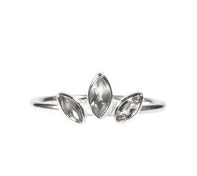 Zilveren ring bergkristal maat 19 | 3 markies geslepen stenen Zilveren ring bergkristal maat 19 | 3 markies geslepen stenen