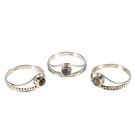 Zilveren ring labradoriet maat 19 1/2 | rond boogje Zilveren ring labradoriet maat 19 1/2 | rond boogje