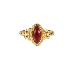 Vergulde ring granaat maat 18 | markies spiralen Vergulde ring granaat maat 18 | markies spiralen