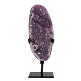 Amethist cluster op standaard 19 x 8 x 4 cm | 1645 gram Amethist cluster op standaard 19 x 8 x 4 cm | 1645 gram