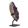 Amethist cluster op standaard 19 x 8 x 4 cm | 1645 gram Amethist cluster op standaard 19 x 8 x 4 cm | 1645 gram