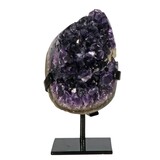 Amethist cluster op standaard 16,5 x 8 x 5,5 cm | 1774 gram Amethist cluster op standaard 16,5 x 8 x 5,5 cm | 1774 gram