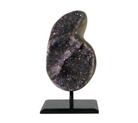 Amethist cluster op standaard 17 x 7 x 4,5 cm | 1590 gram Amethist cluster op standaard 17 x 7 x 4,5 cm | 1590 gram